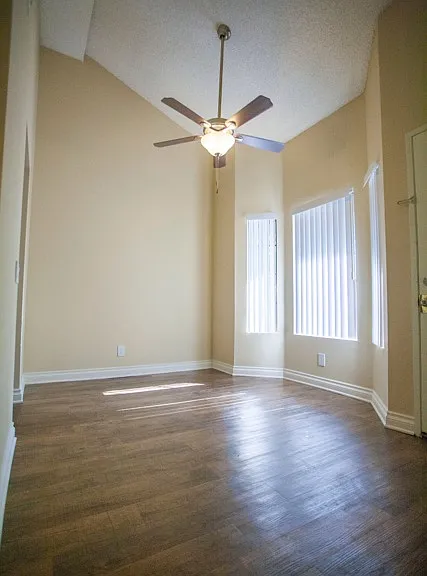Lakeview Village Apartments — Photo 4