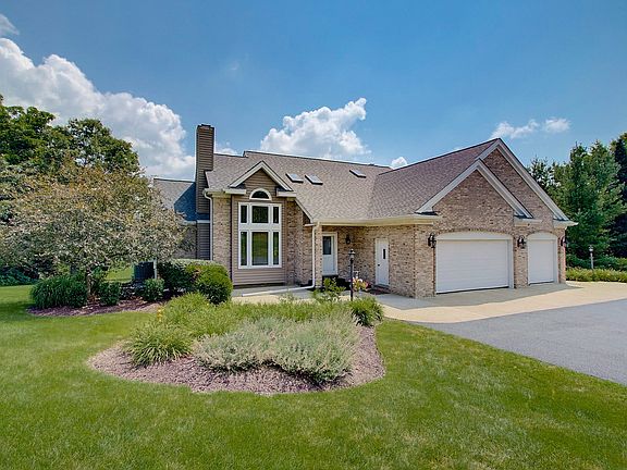 3rd image of 3116 Hidden Lake Dr