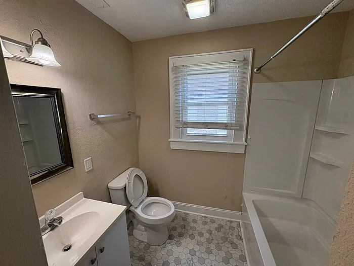 202 Cadillac St — Photo 6