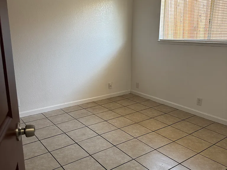 1081 Caputo Ct #6 — Photo 7