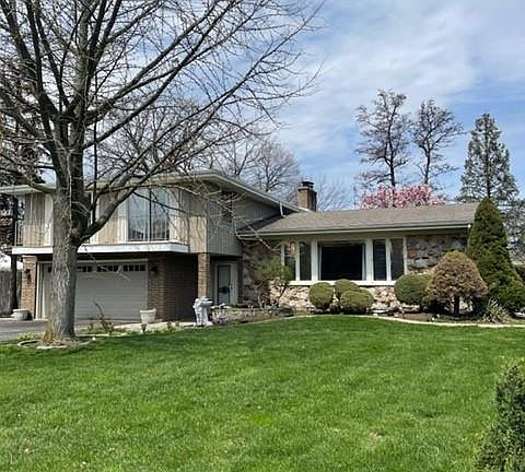 2nd image of 479 Royal Oaks Dr