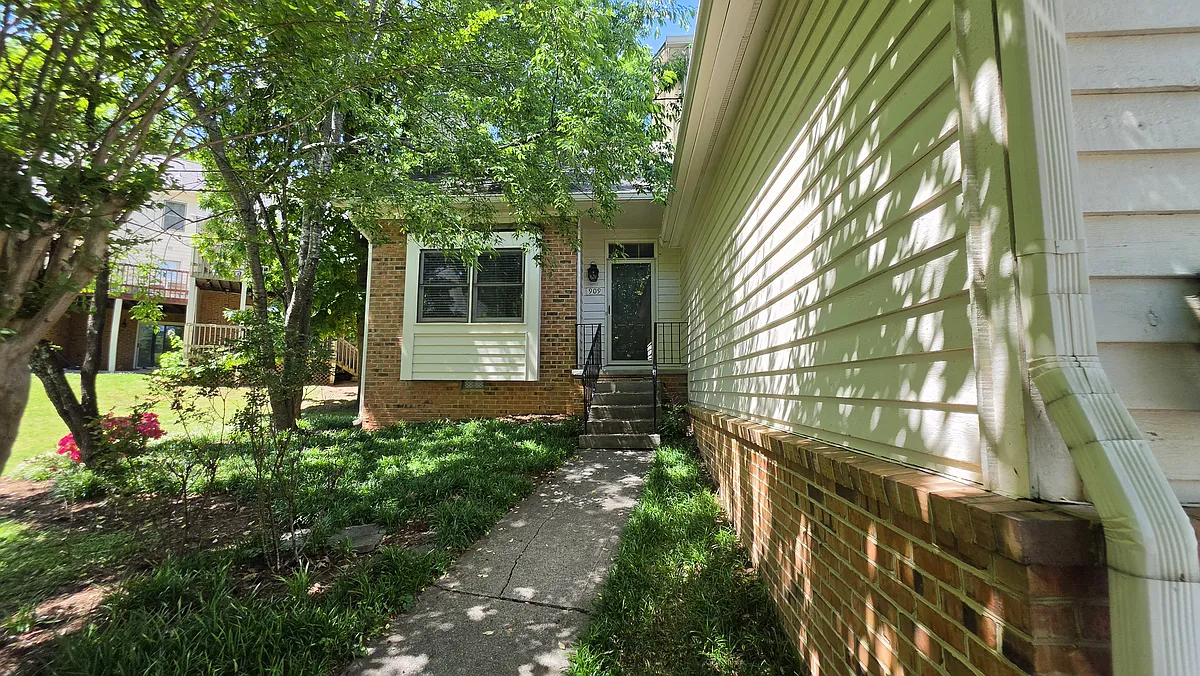 Exterior Entrance - 909 Miles Ct