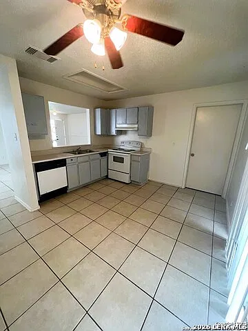 3 bed, 1.0 bath, 1250 sqft, $1,350 — Photo 4