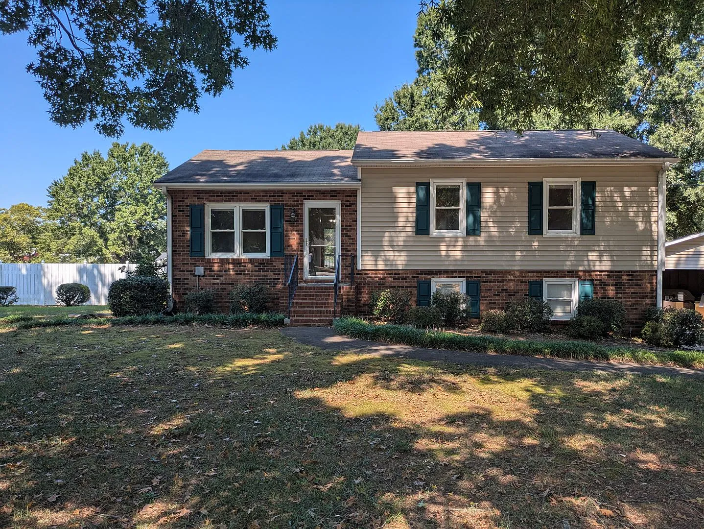 1004 Renee Drive — Photo 2