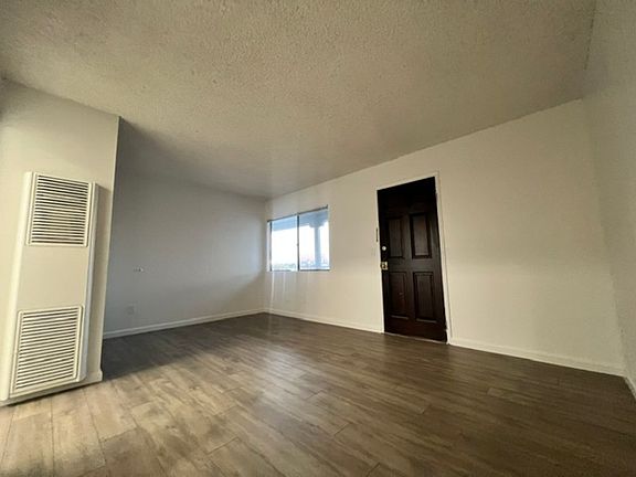 2nd image of 4006 Ingraham St #8
