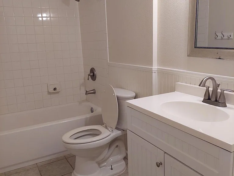 502 Oakwood Blvd — Photo 8