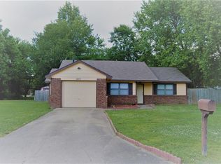 2417 Meadow Ln, Rogers, AR 72756