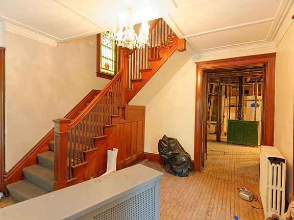 4th image of 76 Pawling Ave