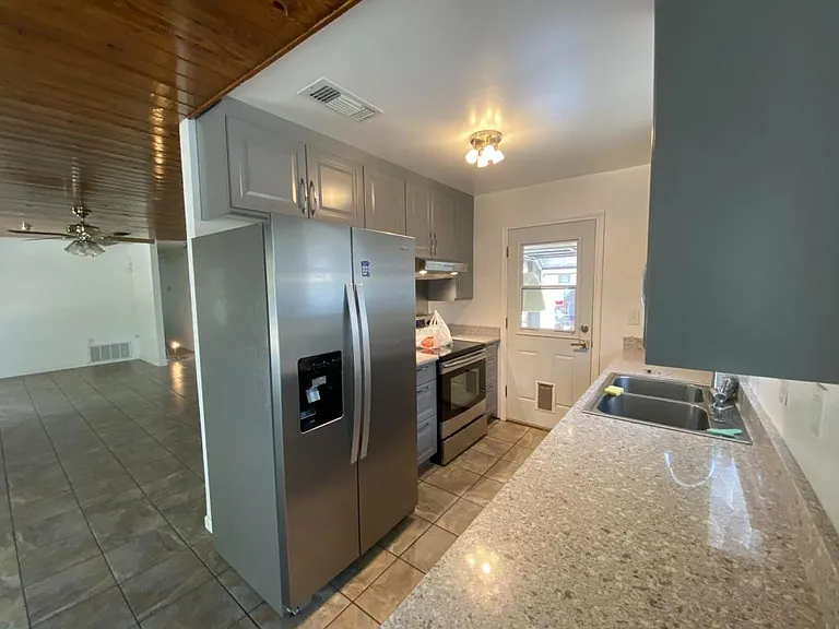 1122 Rhonda Lee St — Photo 25
