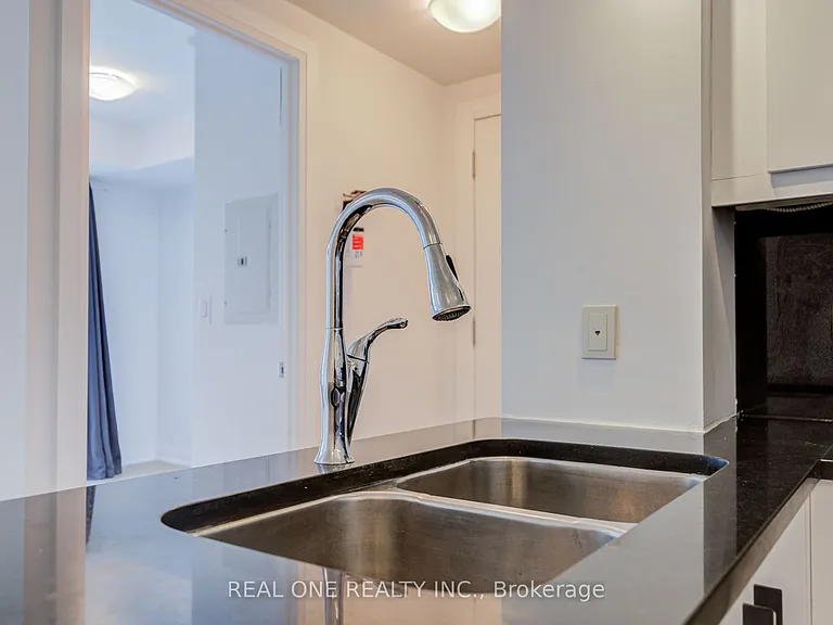 16 Harbour St #3511 — Photo 9
