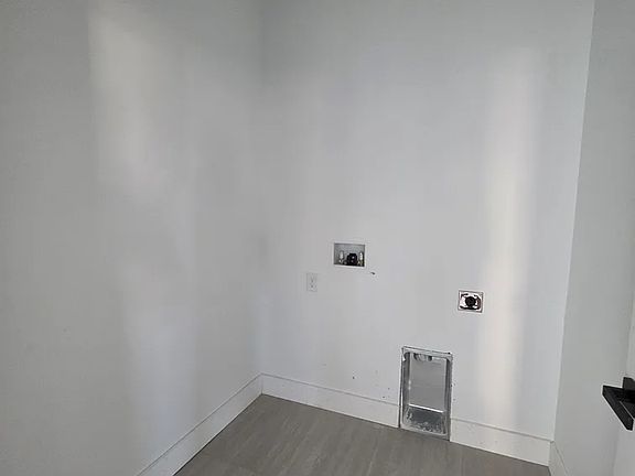 3rd image of 107 Bullard Ave E