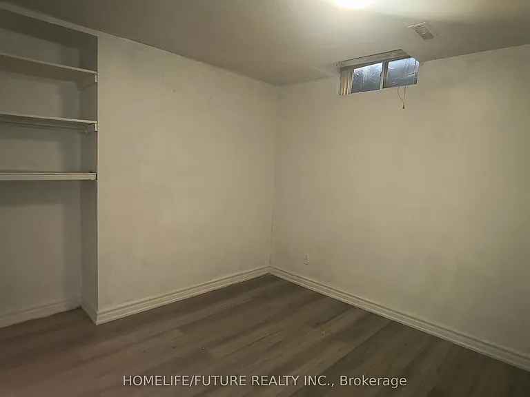 79 Carisbrooke Sq #BASEMENT — Photo 13