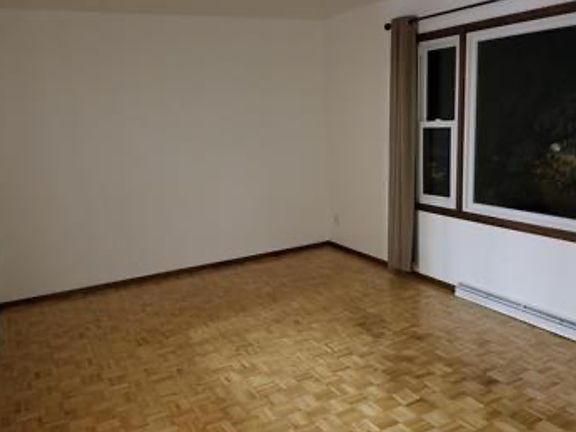 2nd image of 1099 Laurel Ct