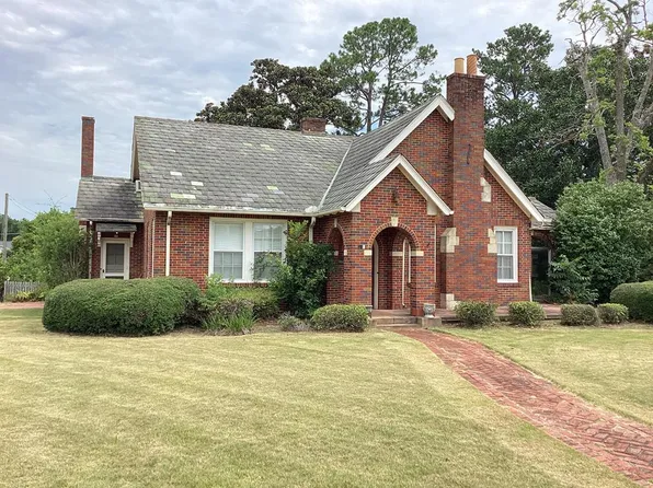 115 E 3rd St, Luverne, AL 36049