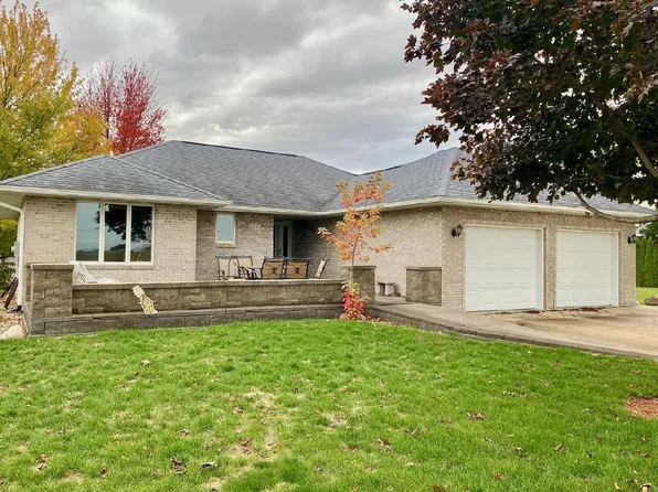 914 North St, Jesup, IA 50648