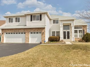 2610 Fieldcrest Dr, Mundelein, IL