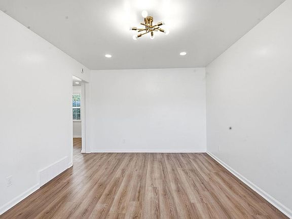 4th image of 1304 Winfield Ave