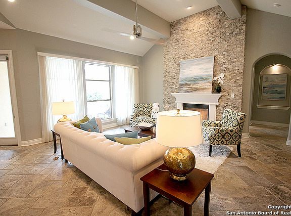 4th image of 323 Regent Cir