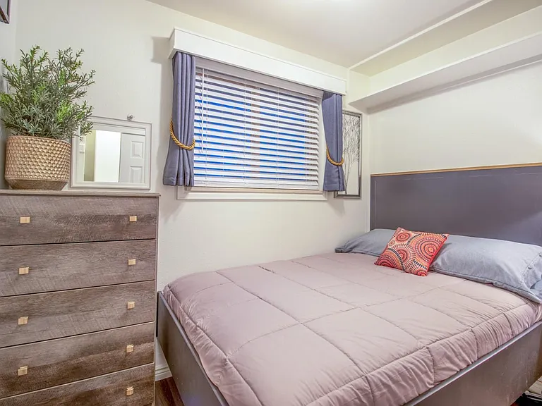 2431 N Humboldt St — Photo 31