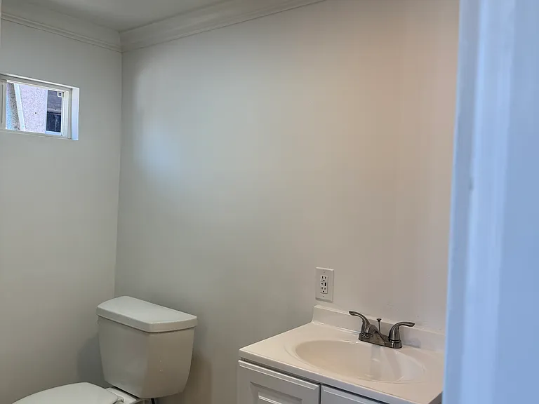1026 E 42nd St #1026 — Photo 14