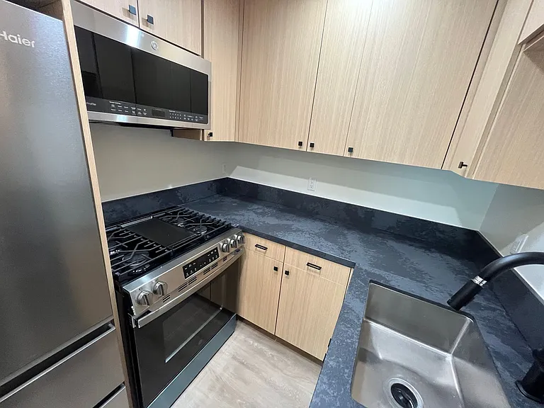 Newly Remodeled 2 Bed 1 Bath Unit in PB — Photo 9