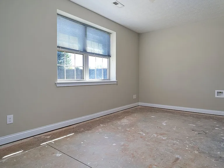 430 Knox Ave — Photo 37