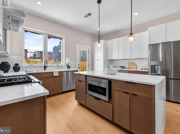 909 Emily St, Philadelphia, PA 19148