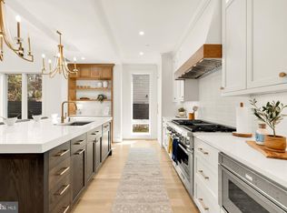 7009 Amy Ln, Bethesda, MD