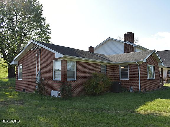 3rd image of 573 Patterson Rd