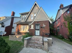 16930 Santa Rosa Dr, Detroit, MI