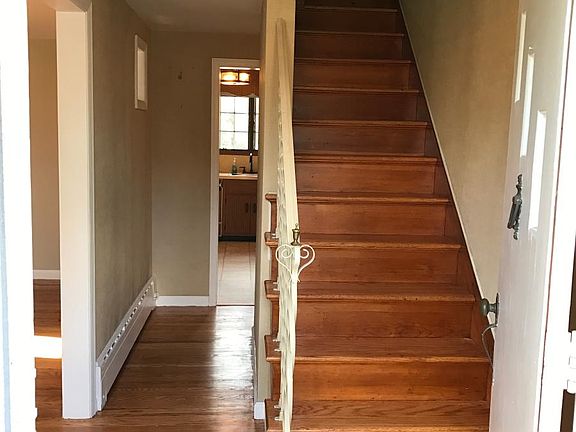 3rd image of 19 Beatty Ave