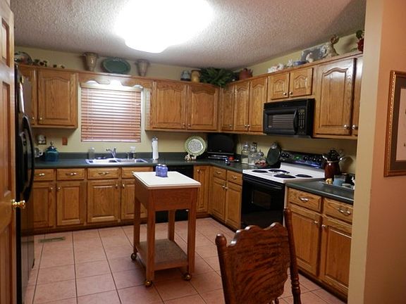 2nd image of 110 Vinland Cir
