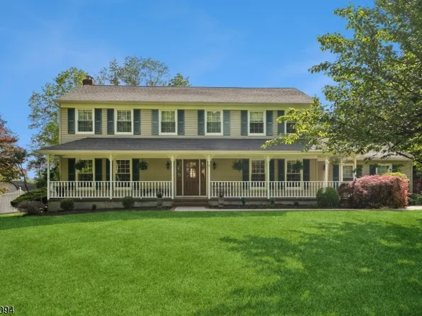 4 Amherst Dr, Washington Twp., NJ 07853