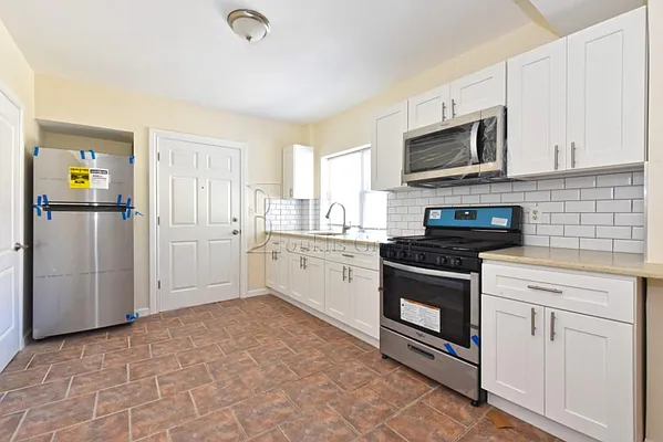 Sold by Bouklis Group | media 2