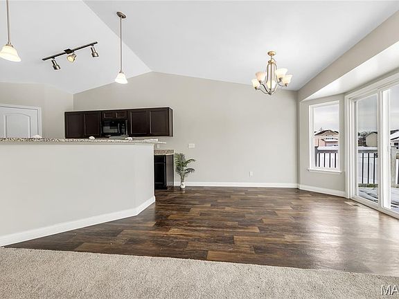 5th image of 711 Talon Dr