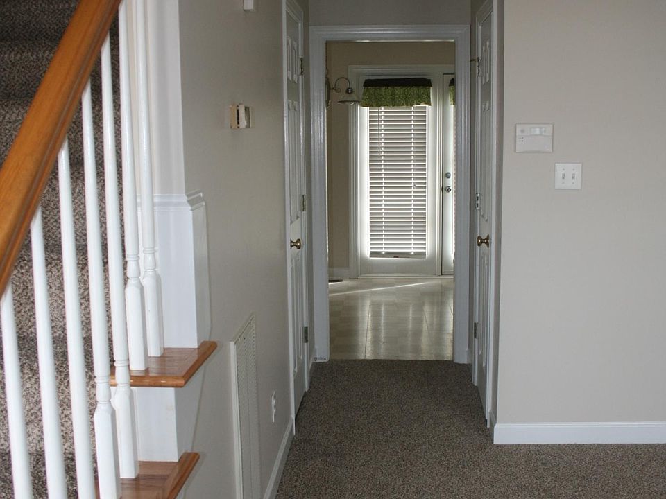 2nd image of 101 Promenade Ct