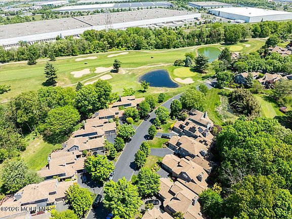 4th image of 42 Fairway Boulevard