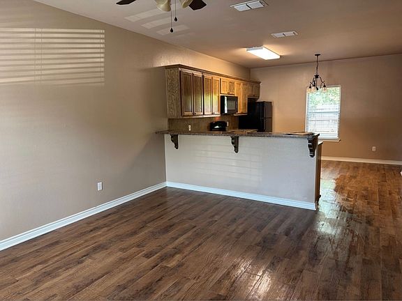 3rd image of 1914 Daisy Way