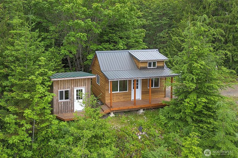 2nd image of 445 Watershed Road
