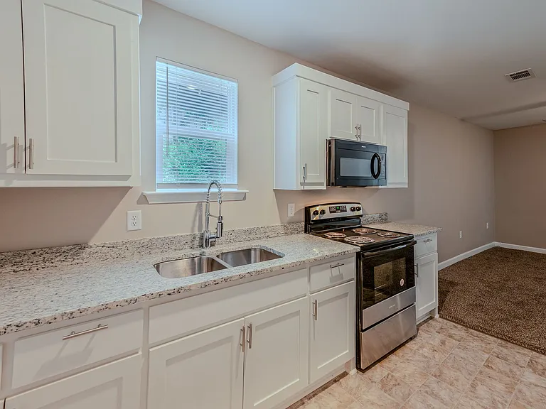 2104 S Valentine St — Photo 12
