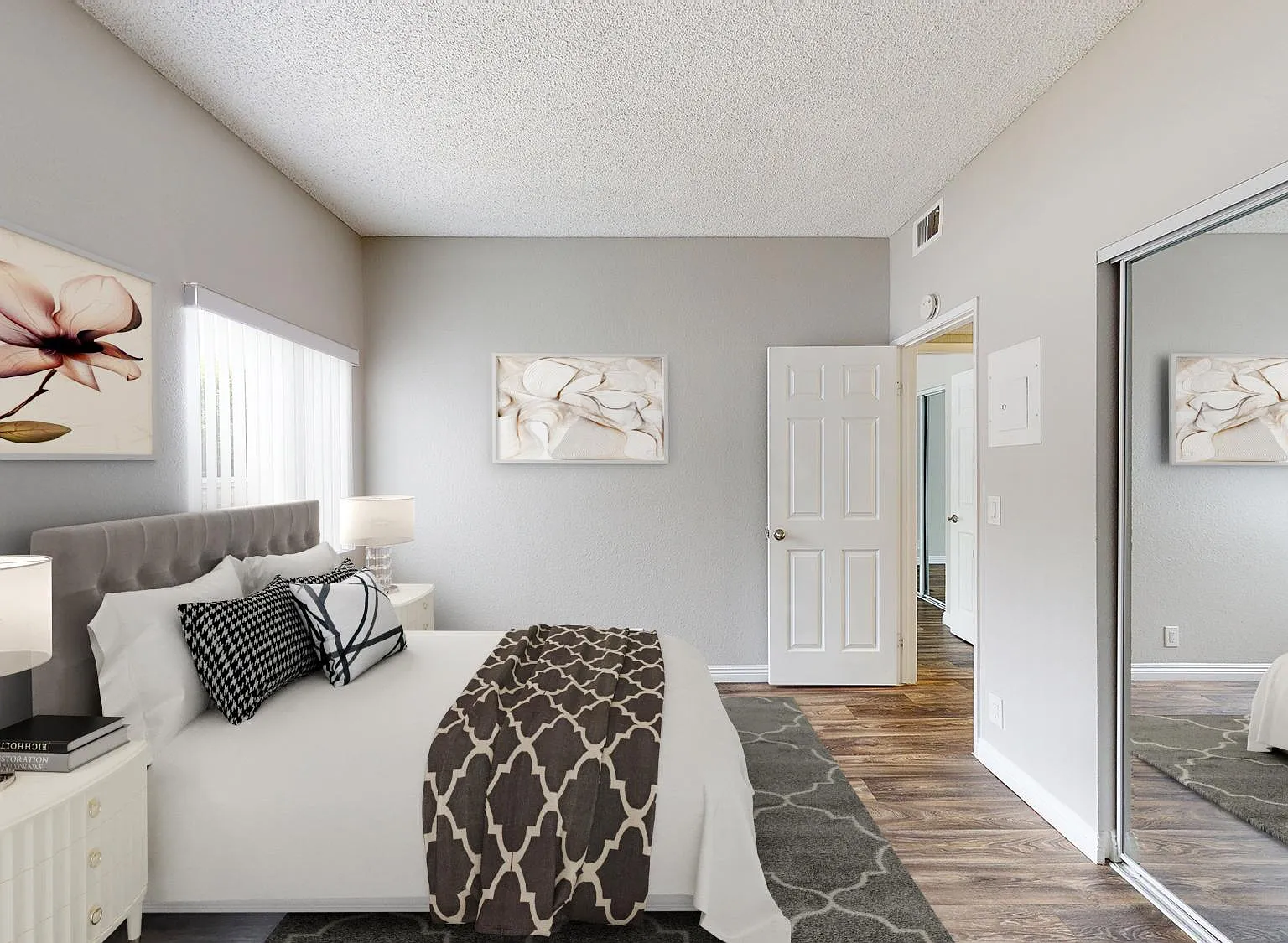 Calabria Apartments — Photo 1
