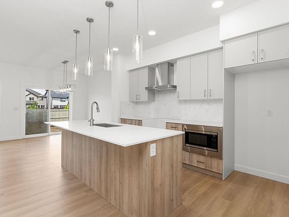 5th image of 1054 Cristall Cres