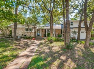 621 Circleview Dr S, Hurst, TX 76054