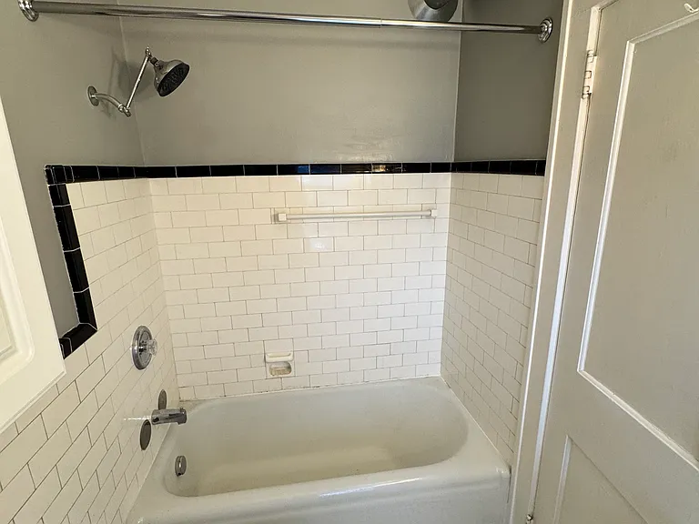 417 Lyon St NE #4 — Photo 10