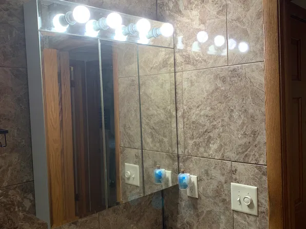 1402 N 68th St, Wauwatosa, WI 53213