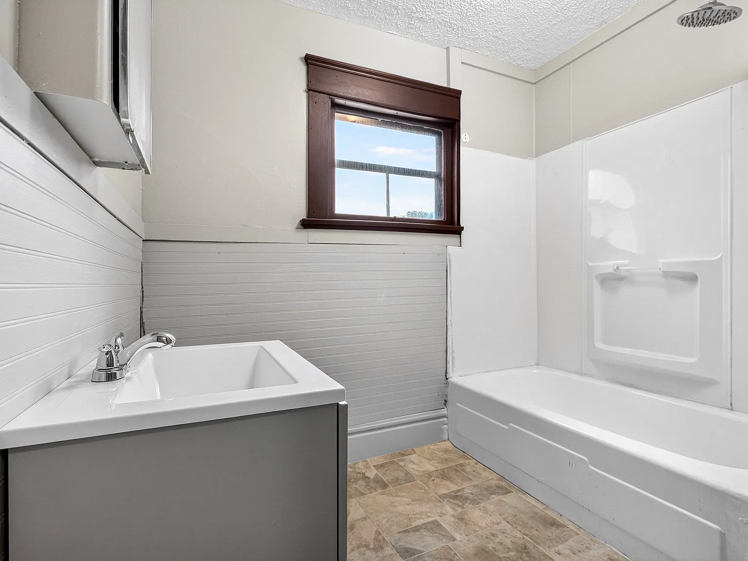 93 Oakdale Ave — Photo 2