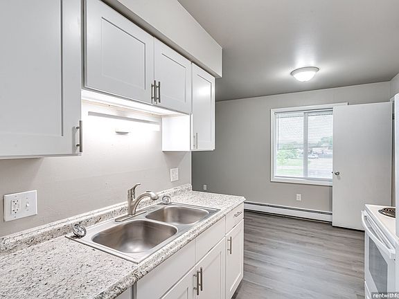 3rd image of 2010 Regency Ct #2031-6