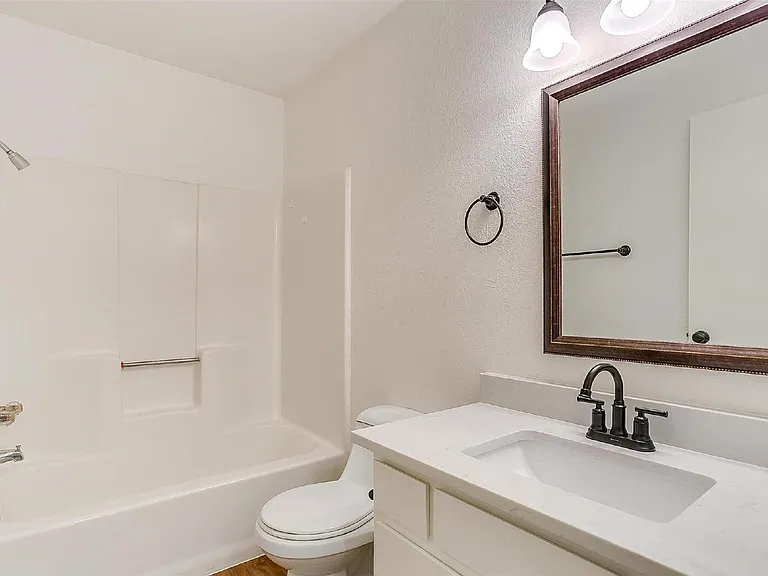 1824 Fairmount Ave — Photo 5