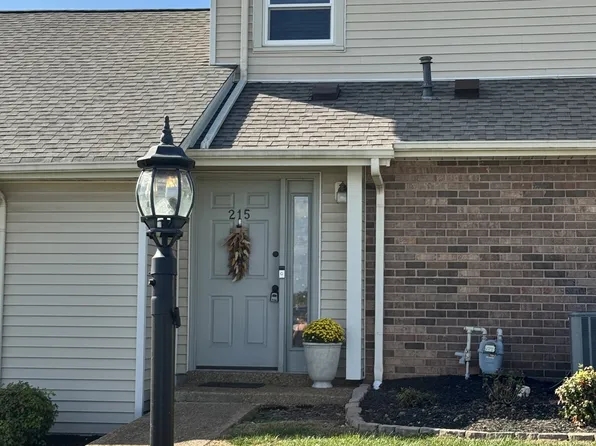 215 Village Cir W, Dickson, TN 37055