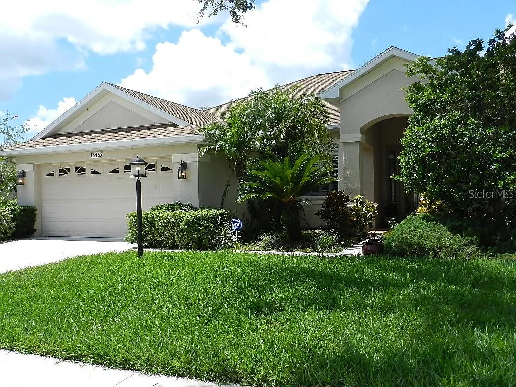 4 bed, 2551 sqft, $4,950 — Photo 1